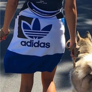 Retro Adidas Orignals crewneck.